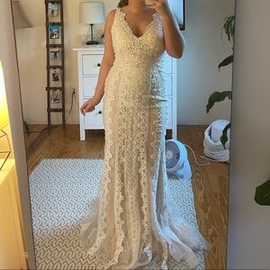 PROM DRESS NEVER BEEN WORN